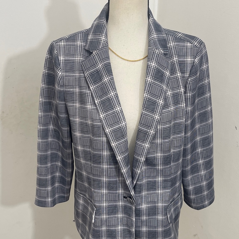 Plaid Blazer with 3/4 Sleeves